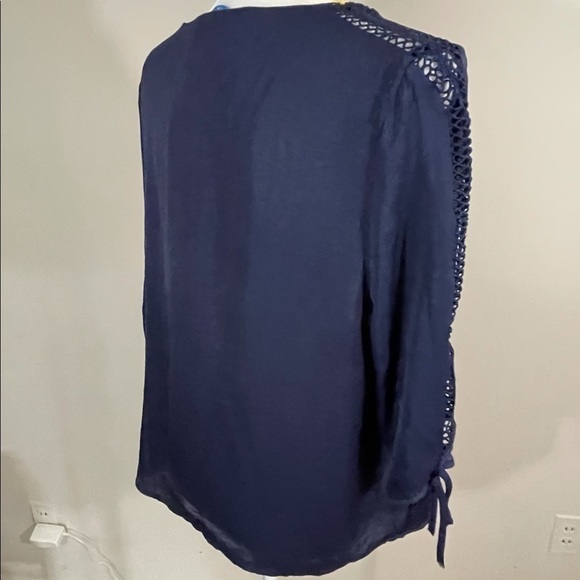 Elsie & Zoey sz s/m top silky feel in navy - Picture 7 of 13